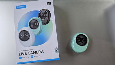 EMEET Piko+ with box.