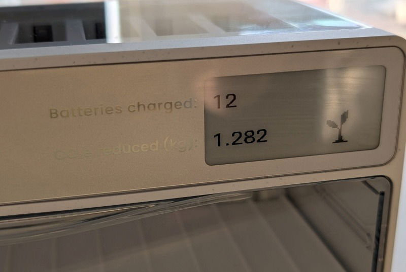 Linogy E-ink display on charging station showing number of batteries charged.