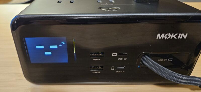 MOKiN 8-in-1 charging station in sleep mode.