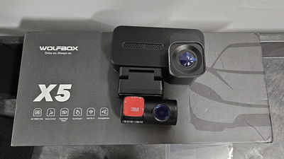 WolfBox X5 dash cam sitting on box.